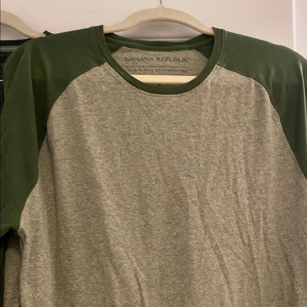 Banana Republic Green and Gray Long Sleeve Tees Super Soft sz L Set of 2 - Picture 2 of 11
